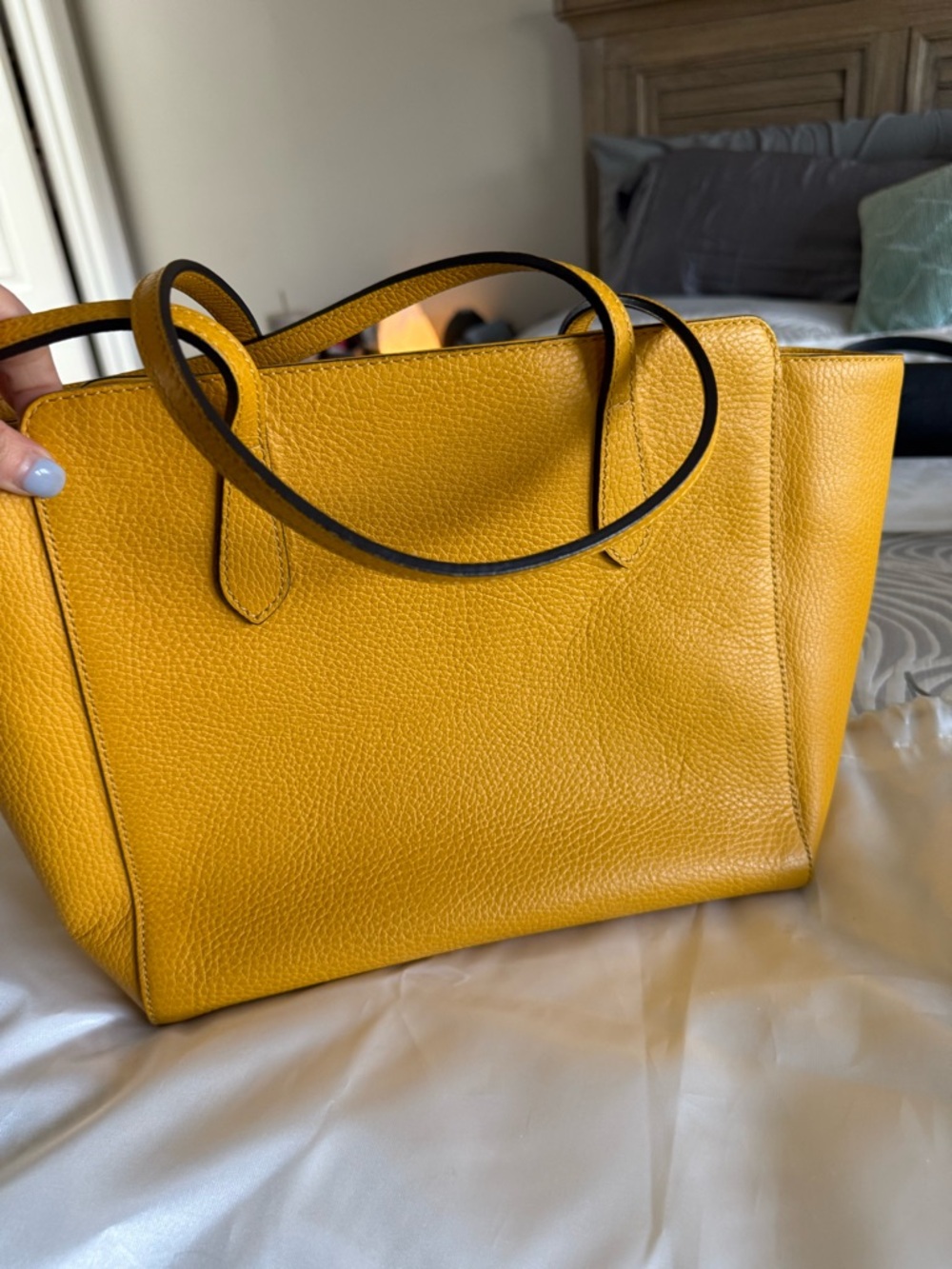 Gucci Yellow Pebbled Calfskin Leather Small Swing Tote Bag - Picture 3 of 7